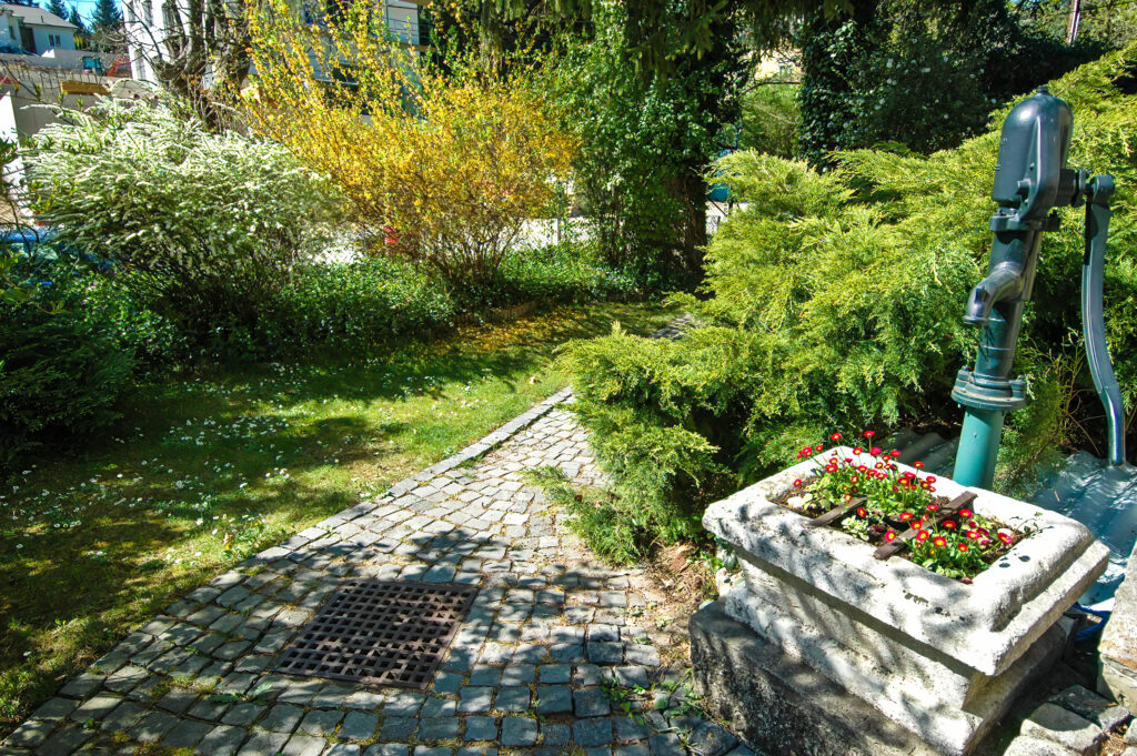 VILLA MARIE - historic Fountain in the garden